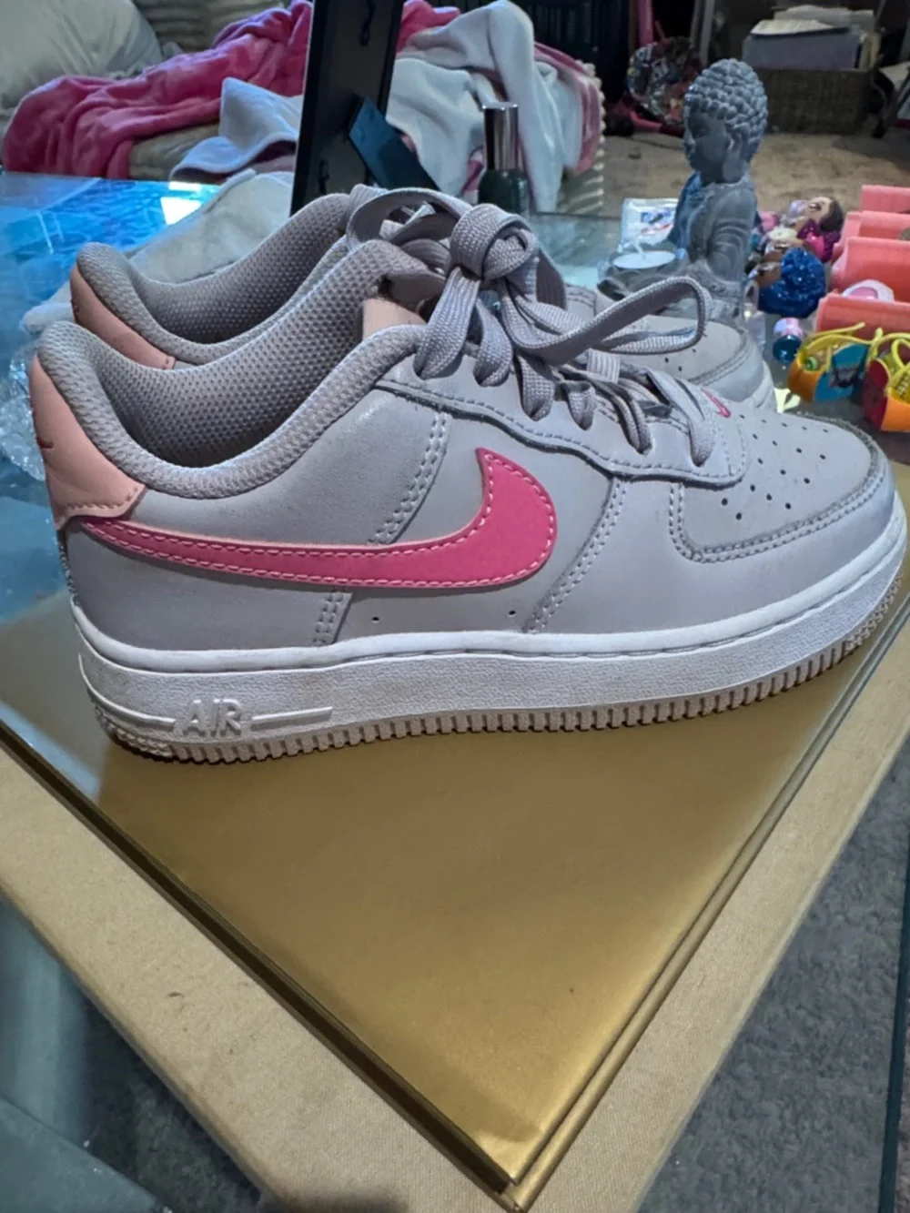 Nike Light Purple Low-Top Sneakers with Pink Swoosh - Picture 4 of 6